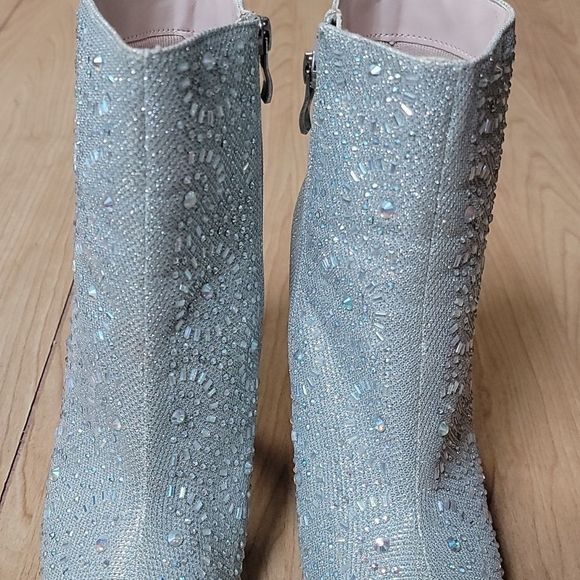 LAUREN LORRAINE "SIMMER" SILVER EMBELLISHED ANKLE BOOTS, SIZE 9.5 - Picture 6 of 11